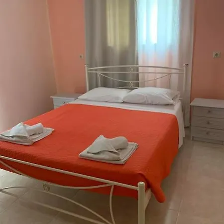 Fotis And Linda In *